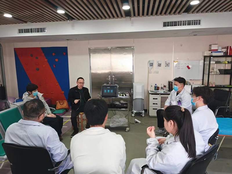 PBM Medical Laser und das Wuhan People's Hospital gehen eine Zusammenarbeit im Bereich Physiotherapie-Laser ein